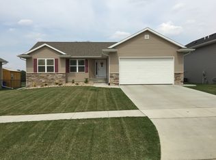 6420 Deer Stone Dr SW, Cedar Rapids, IA 52404