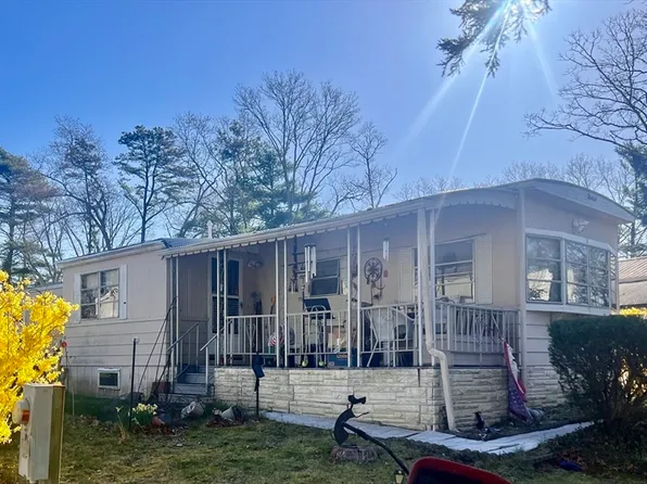 49 Holiday Dr, West Wareham, MA 02576