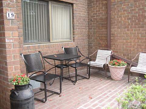 4th image of 19 Acorn Ponds Dr