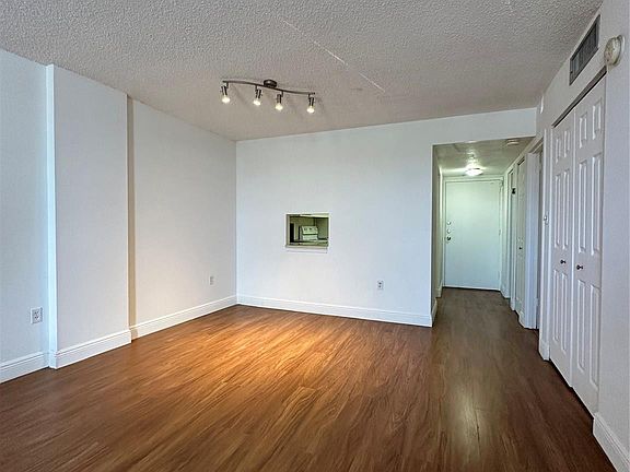 5th image of 13155 Ixora Court #307