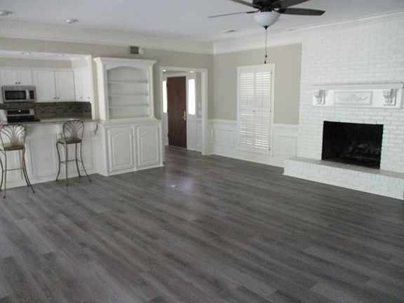 4th image of 151 Woodshore Cir