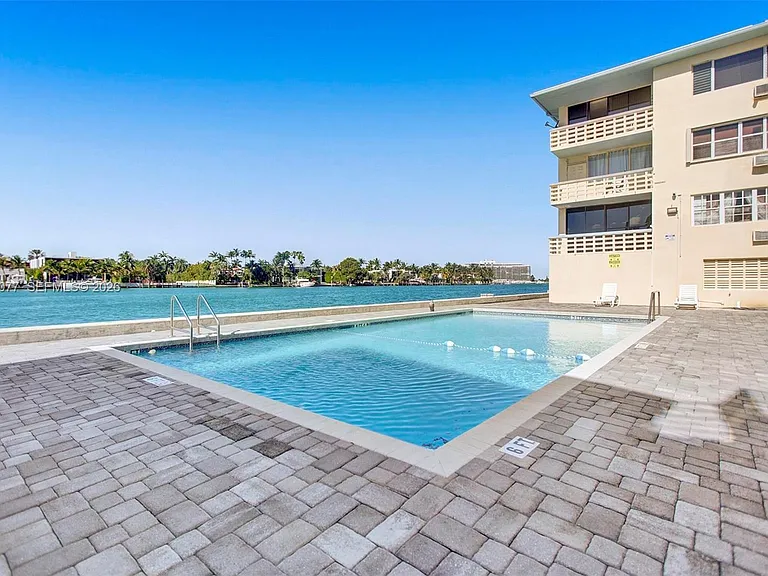 6484 Indian Creek Dr #208 — Photo 18