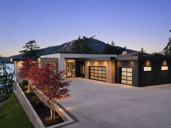 418 Lands End Rd, North Saanich, BC V8L 5L9