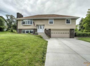 3319 Flint Dr, Rapid City, SD 57702