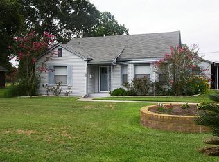 508 S Summit St, Weimar, TX 78962