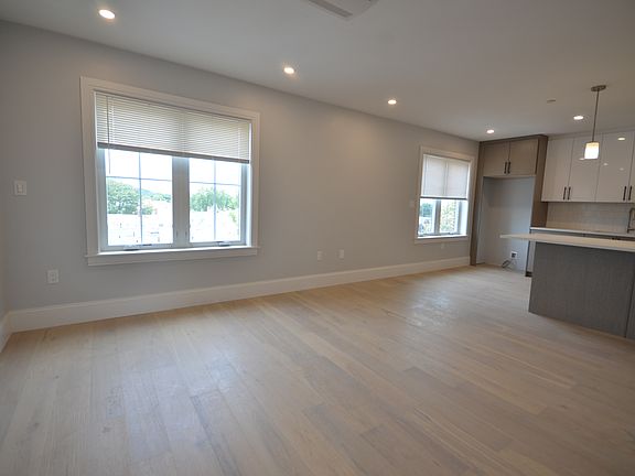 4th image of 425 Market St #103