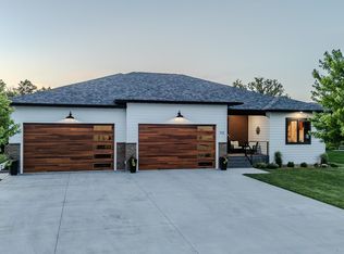 112 W Bay Rd, Lake Park, IA 51347