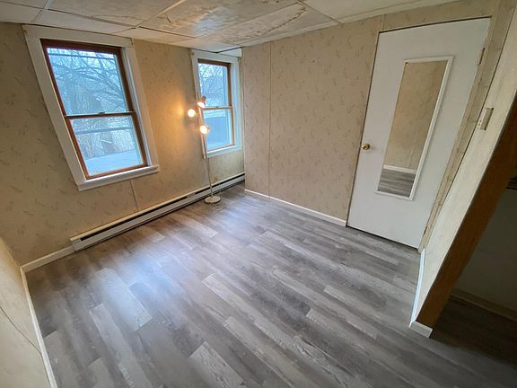5th image of 425 W New York St