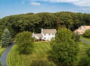 5 Crestwood Ct, Hackettstown, NJ 07840