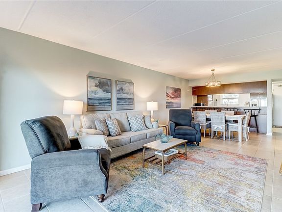 4th image of 3240 S Fletcher Ave APT 103