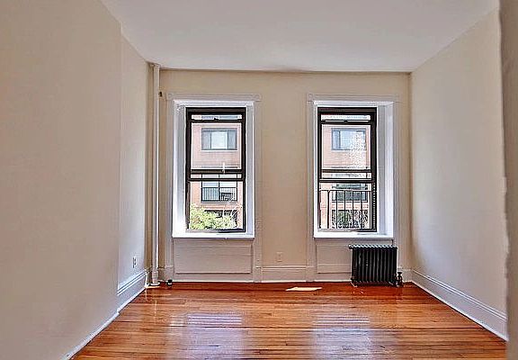3rd image of 11 Jones St APT 17
