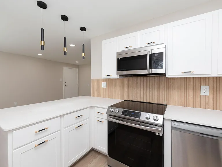 Laura Lane Apartments — Photo 53