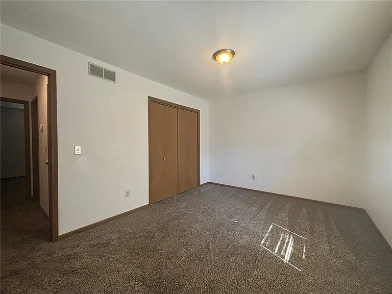 3928 Messanie St — Photo 8