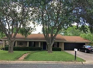 145 S Lynnwood St, La Grange, TX 78945