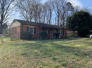 1126 Capps Hill Mine Rd, Charlotte, NC 28216