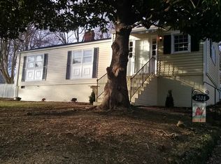2508 Woodview Dr, Greensboro, NC 27408