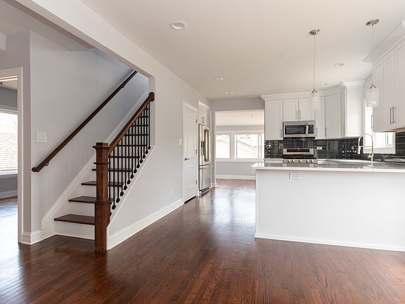 4th image of 821 S Harvard Ave