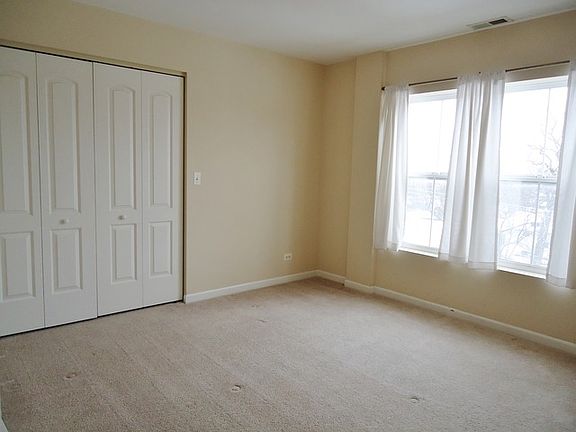4th image of 10 N Lake St APT 418