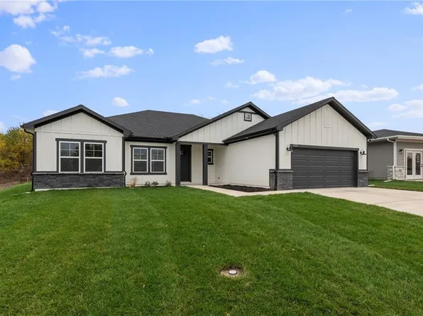 1529 N 162nd Cir, Basehor, KS 66007