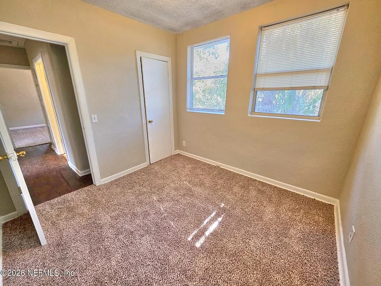 916 W 25th St — Photo 21
