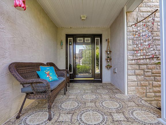 3rd image of 5966 Heartland Ct