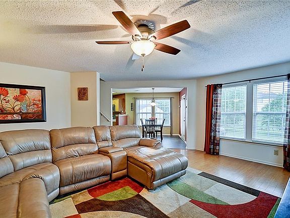 4th image of 3323 Carica Dr