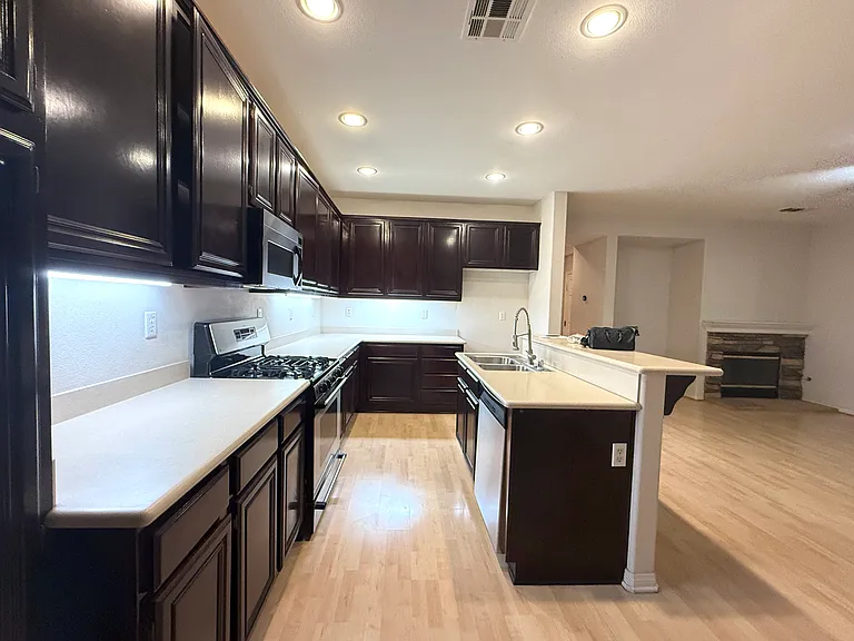 2951 Sycamore Ln — Photo 6