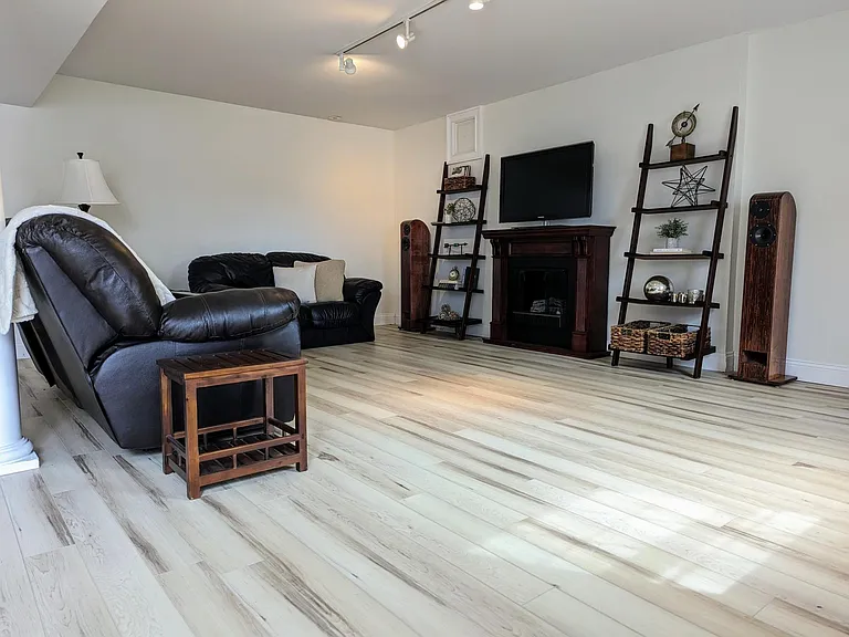 7 Westview Ave — Photo 6