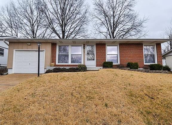 2nd image of 162 Cherbourg Dr
