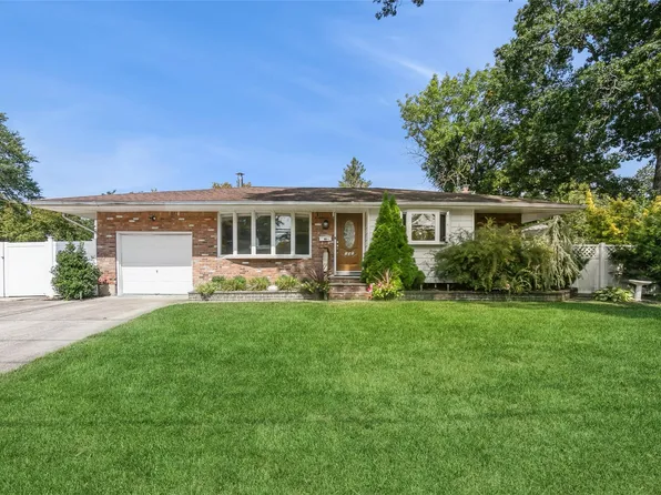 135 Wolf Hill Road, Melville, NY 11747