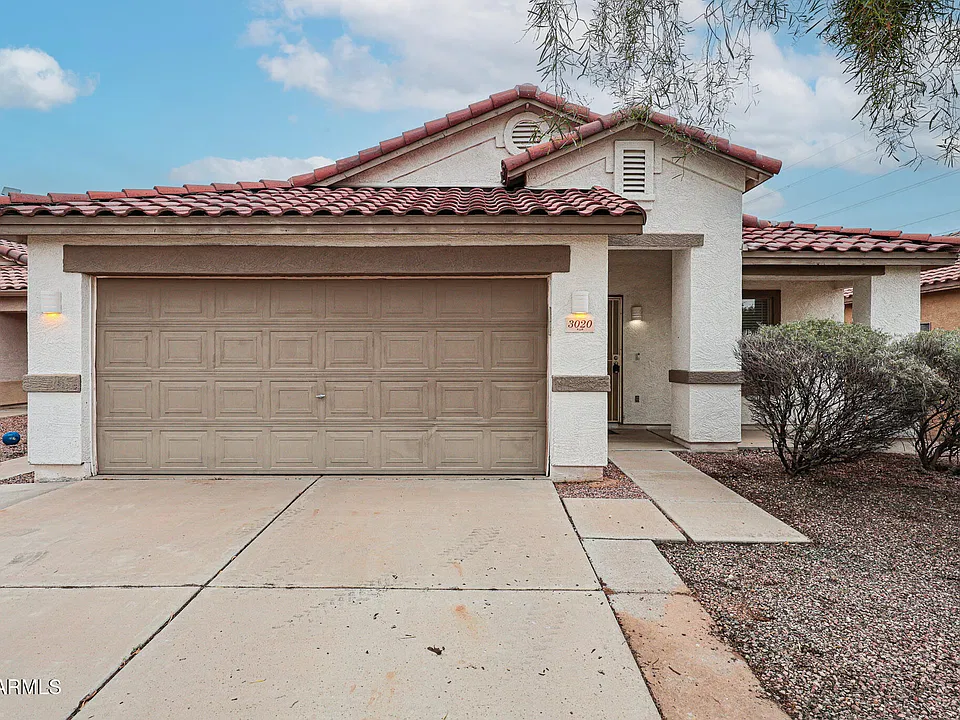 3020 W Red Fox Rd