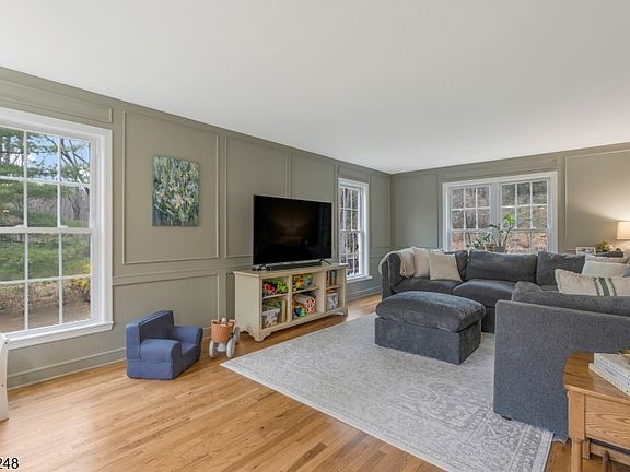 3rd image of 66 Grayrock Rd