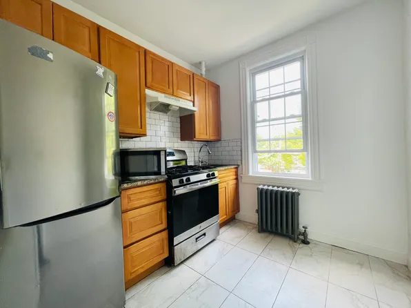 330 Van Duzer Street image 22 of 27