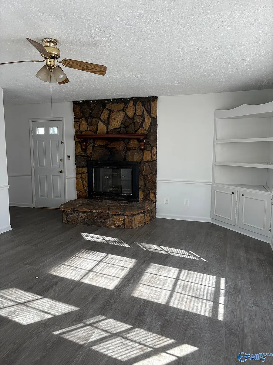Building Photo - 14892 Smith Dr
