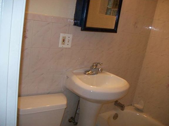 4th image of 3623 S Hermitage Ave APT 1f