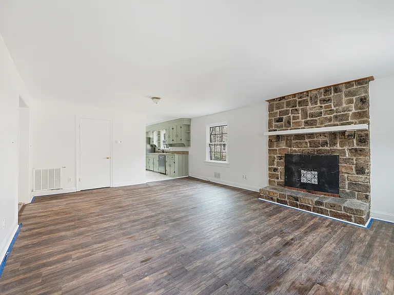 228 Newcomb Dr — Photo 12