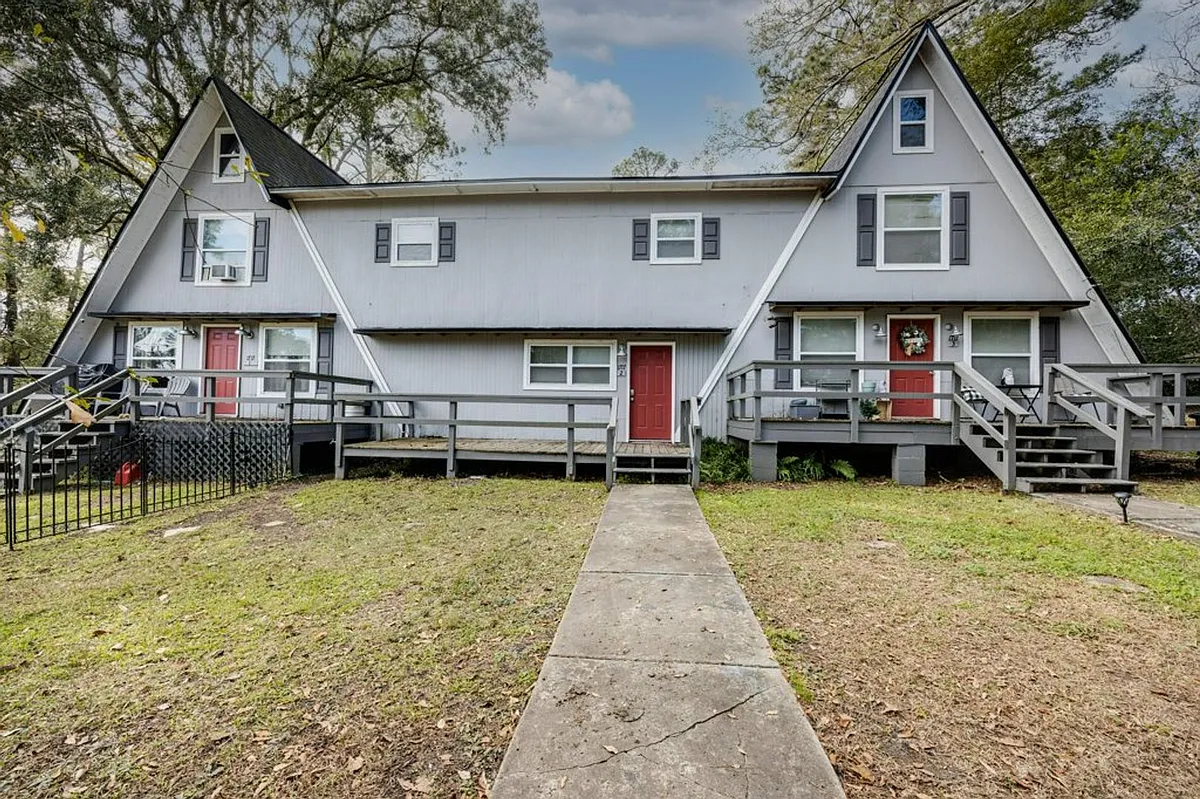 Building Photo - 1717 Airport Drive