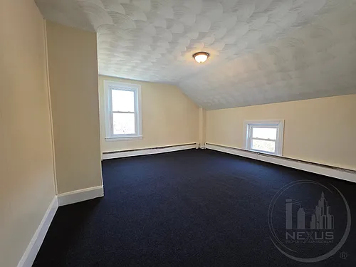  9 Sue St 2-Floor 3b/1b Heatincluded Newfloors Freshpaint Catsok! Prkg Photo 1