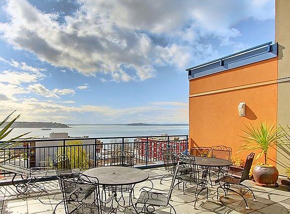 Rooftop deck with BBQ one story up