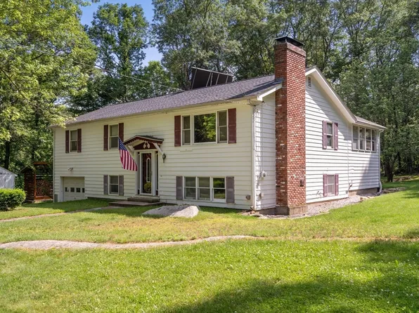 215 Chestnut St, Uxbridge, MA 01569