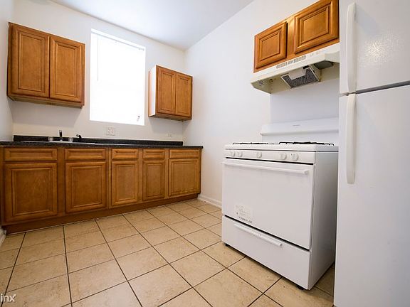 5956 W North Apartments Chicago Kitchen_2