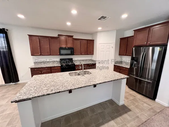 2407 N Stanley Ave, Fresno, CA 93737