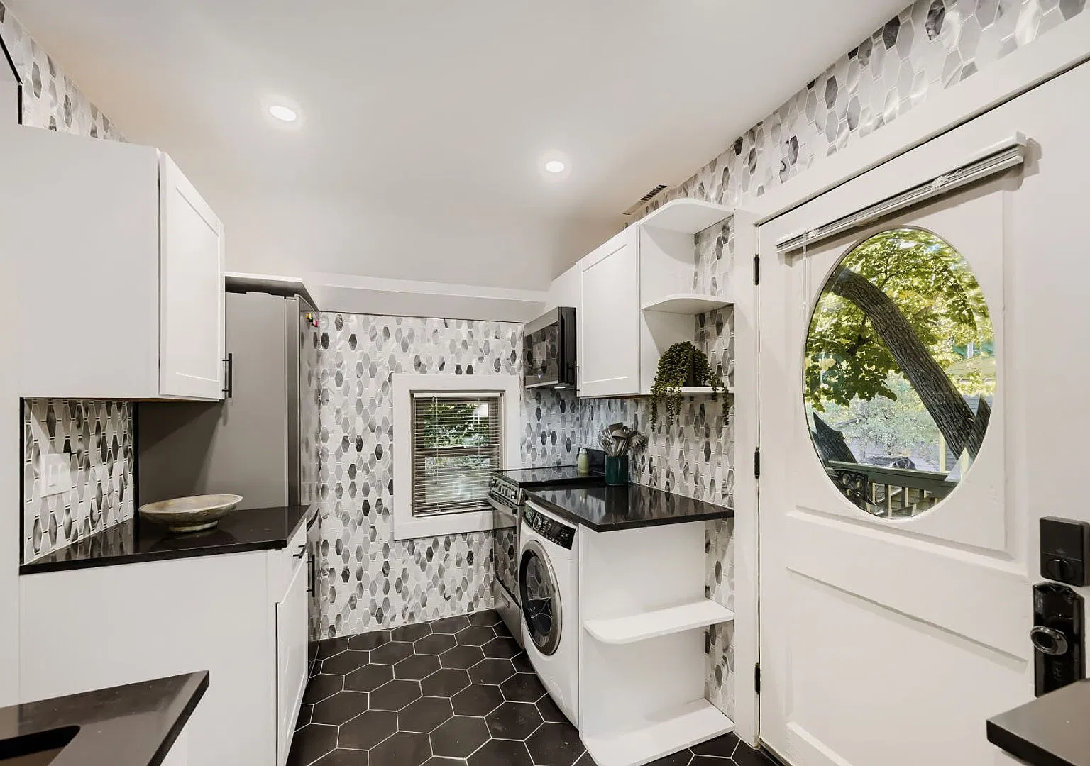 Unique Modern 1BR "Treehouse" | Walk to Pearl St — Photo 2