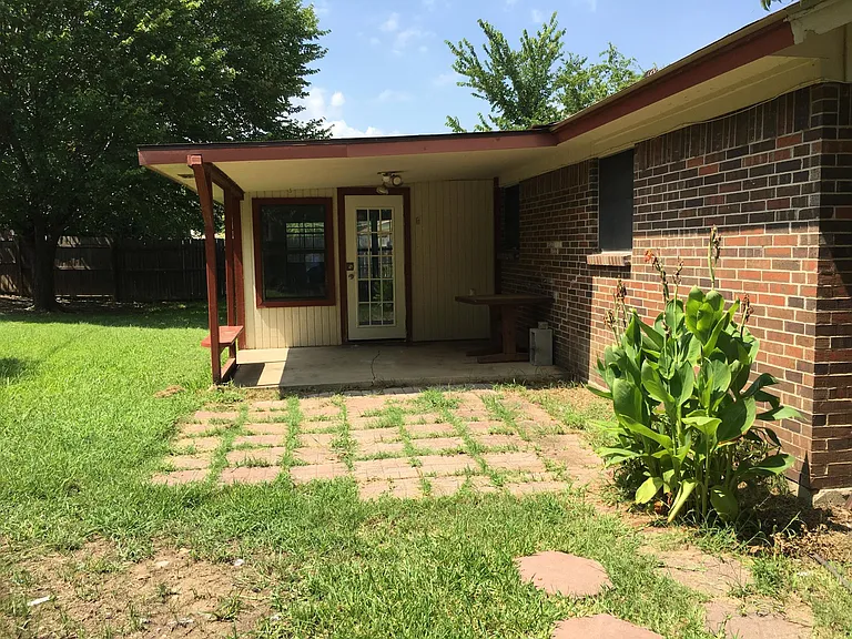 6957 Yorkston St — Photo 24