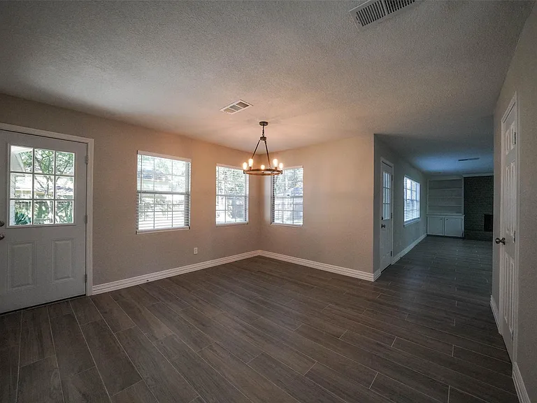 7818 Beaufort Dr — Photo 11