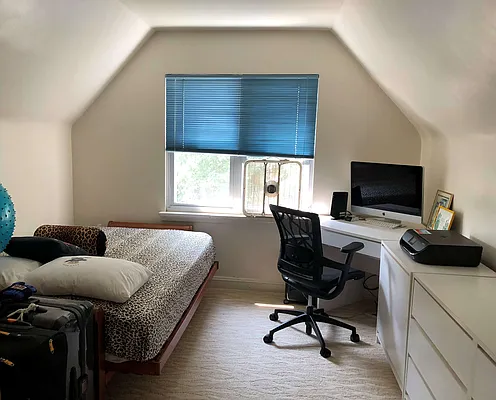 Sold by Julia Shildkret Real Estate Group | media 9