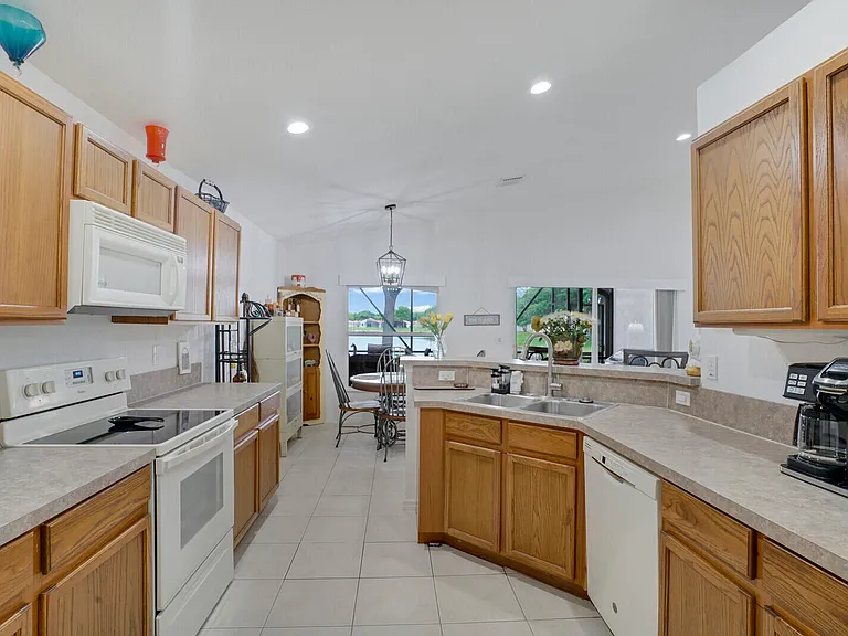 5335 Vernio Ln — Photo 21