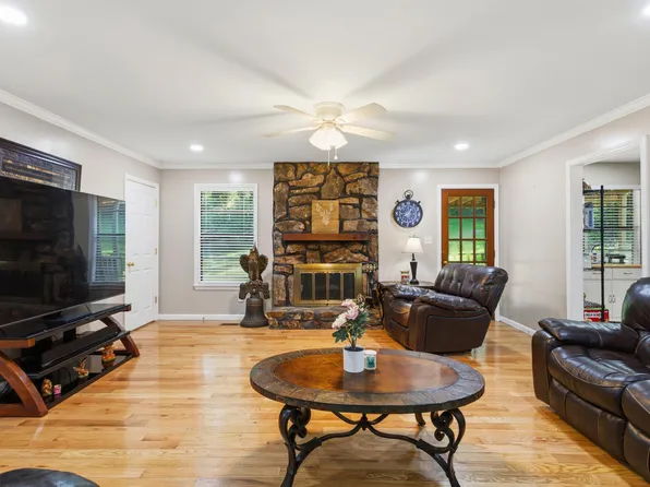 105 Maple St, Maylene, AL 35114