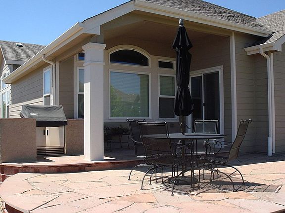 Built in BBQ/Covered patio