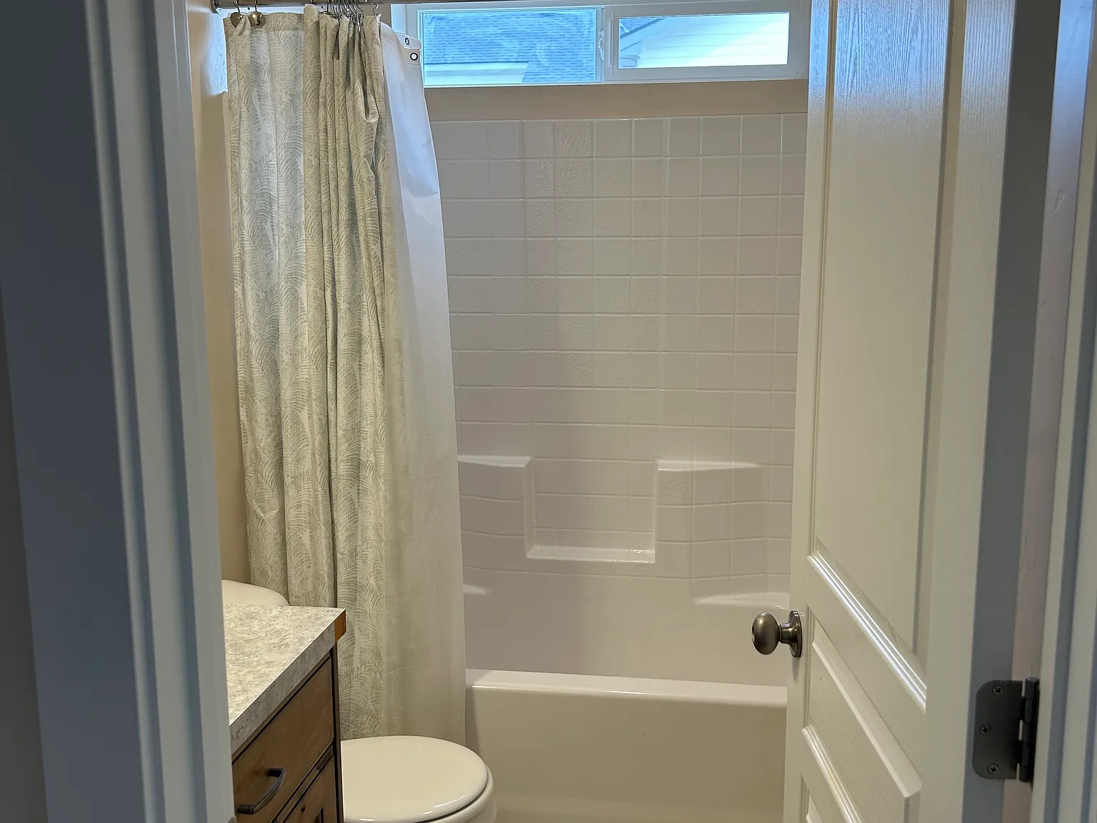 3 bed, 1438 sqft, $2,400 — Photo 2